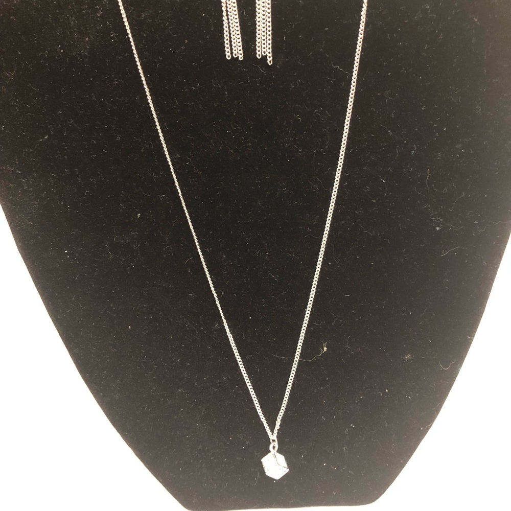 White prism paparazzi necklace